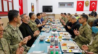 Hatay Valisi Mustafa Masatlı, Mehmetçik ve şehit aileleriyle iftar yaptı