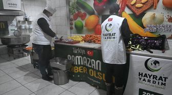 Hayrat İnsani Yardım Derneği Kahramanmaraş'ta günde 1200 kişilik iftarlık dağıtıyor