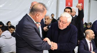 İBB Başkan Vekili Aslan Eminönü'nde vatandaşlarla beraber iftar yaptı