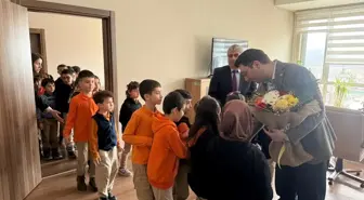 İlkokul öğrencileri Almus Kaymakamı Çömen'i ziyaret etti
