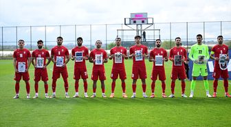 İran Milli Takımı, Kosta Rika maçı öncesi savaşta hayatını kaybeden çocukları andı