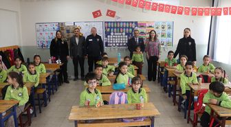 İskenderun İlçe Emniyet Müdürü Güneş kendisine mektup yazan öğrencilerle buluştu