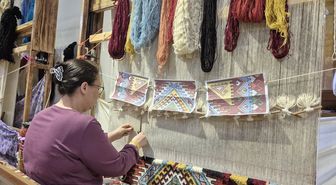 Isparta'da halı dokuma geleneği kadın emeğiyle yeniden canlanıyor