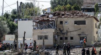 İsrail'in merkezindeki Beyt Şemeş yakınlarına isabet eden İran füzesi nedeniyle 3 kişi yaralandı