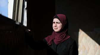 İsrail saldırısında gözünü kaybeden Gazzeli kadın, engeline rağmen resim yapıyor