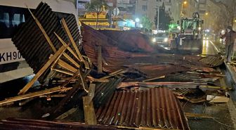 İstanbul'da fırtına hayatı olumsuz etkiledi