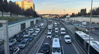 İstanbul'da ramazanın ilk iftarı öncesi trafik yoğunluğu yüzde 85'e çıktı