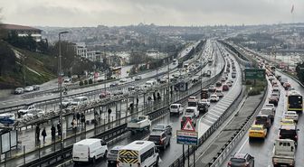 İstanbul'da trafik yoğunluğu yaşanıyor