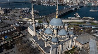İSTANBUL'UN SELATİN CAMİLERİ - 67 yıllık inşa süreciyle bilinen Eminönü'nün simgesi Yeni Cami