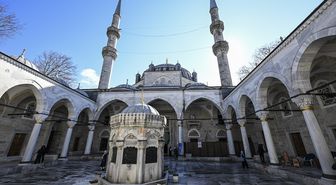 İSTANBUL'UN SELATİN CAMİLERİ - Üsküdar'ın silüetinde üç asırlık estetik miras Valide-i Cedid Camisi