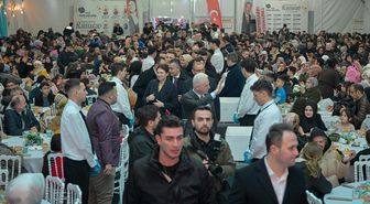 İstanbul Valisi Gül, Esenyurt'ta vatandaşlarla iftar yaptı