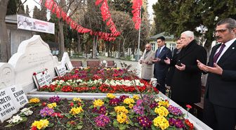 İYİ Parti Genel Başkanı Dervişoğlu, Necmettin Erbakan'ı kabri başında andı