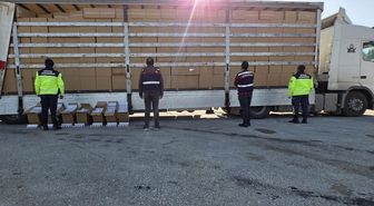 İzmir'de 500 bin paket kaçak sigara ele geçirildi, 3 şüpheli tutuklandı