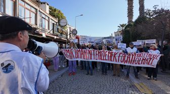 İzmir'de denize dip çamuru dökülmesi protesto edildi