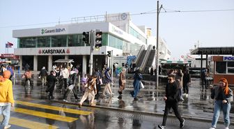 İzmir'de fırtına nedeniyle deniz taştı
