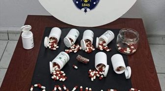 İzmir'de ruhsatsız tabanca ve uyuşturucuyla yakalanan zanlı tutuklandı
