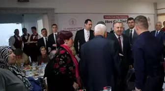 İzmir'de şehit yakınları ve gaziler 'Büyük Aile Sofrası'nda buluştu