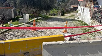 İzmir'de toprak kayması sonucu tahliye edilen apartmanın sakinleri çözüm bekliyor