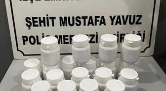 İzmir'de yolcu minibüsünde uyuşturucuyla yakalanan 2 zanlı tutuklandı