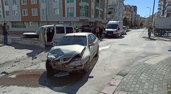 Kahramankazan'da iki araç çarpıstı, iki kişi yaralandı