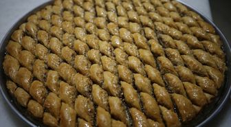 Karabük'te bayram sofraları için baklava ve su böreği hazırlanıyor