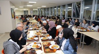 Karabük'te öğrenciler ve huzurevi sakinleri iftarda buluştu