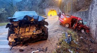Karabük'te otomobil ile SUV tipi aracın çarpıştığı kazada 1 kişi öldü, 5 kişi yaralandı