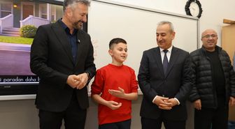 Karabük'te sınıf başkanı seçilen öğrencinin vaadiyle Eskipazar Belediye Başkanı Cıva okula geldi