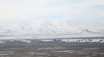 Karların erimeye başladığı Ağrı Ovası dronla görüntülendi