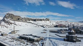 Kars ile Ardahan'da kar ve soğuk hava etkili oldu