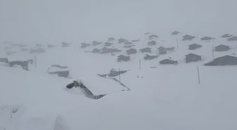 Kars ile Ardahan'da kar yerini soğuk havaya bıraktı