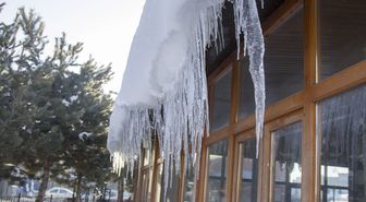 Kars ve Ardahan'da kar yağışı etkili oluyor