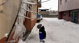 Kars ve Ardahan'da kar yağışı ve soğuk hava etkili oluyor