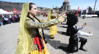 Kars ve Ardahan'da Nevruz Bayramı kutlandı