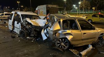 Kartal'da park halindeki otomobile çarpan araçtaki 4 kişi yaralandı