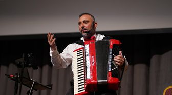 Kaşıkçı'dan Isparta'daki festivalde 'Kadın ve Göç' temalı müzikli söyleşi