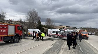 Kastamonu'da devrilen hafriyat kamyonunun sürücüsü yaralandı