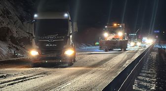 Kastamonu'da etkili olan kar ulaşımda aksamalara yol açtı