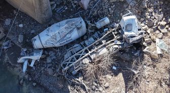 Kastamonu'da köprüden düşen beton mikserinin sürücüsü ağır yaralandı