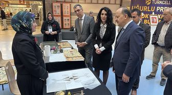 Kastamonu'da 'Sanatın Diliyle Değerlerimiz' tezhip, hat ve ebru sergisi açıldı
