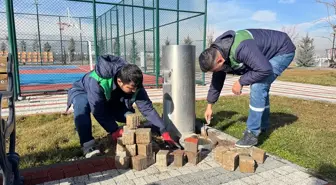 Kayseri Büyükşehir Belediyesi ekipleri millet bahçesinde bakım, onarım ve temizlik çalışmalarını sürdürüyor
