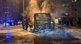 Kayseri'de seyir halindeyken yanan özel halk otobüsü kullanılamaz hale geldi