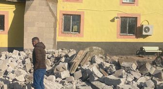 Kayseri'de şiddetli rüzgarda hasar gören minare kontrollü şekilde yıkıldı