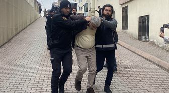 Kayseri'de suç örgütlerine yönelik operasyonda yakalanan 9 zanlı adliyeye sevk edildi
