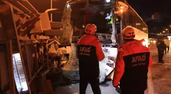 Kayseri'de yolcu otobüsü ile kamyonetin çarpıştığı kazada 5 kişi yaralandı