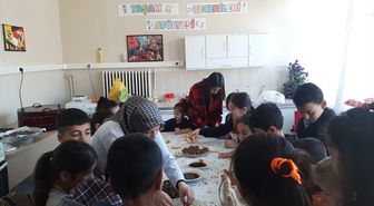 Keban'da öğrenciler kandil simidi yaptı