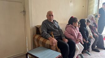 Keban'da öğrenciler yaşlıları ziyaret etti