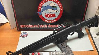 Keşan'da halıya sarılarak gizlenen ruhsatsız av tüfeği ele geçirildi