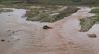 Kilis'te çayda mahsur kalan kişi kurtarıldı