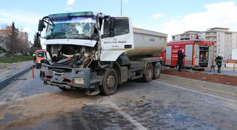 Kilis'te hafriyat kamyonlarının çarpıştığı kazada 1 kişi yaralandı